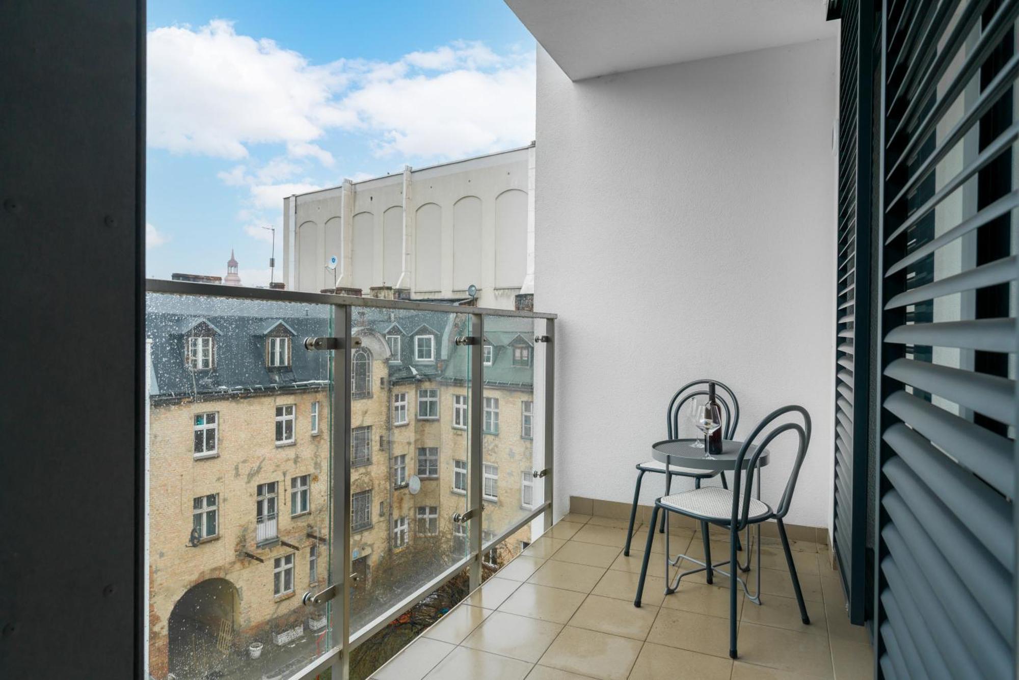 Apartament Black & White Mostowa By Renters Poznan Ngoại thất bức ảnh