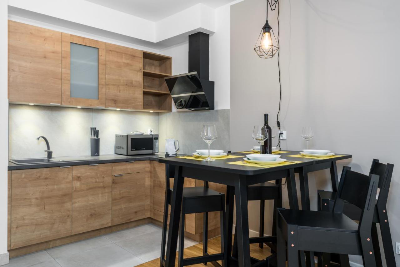 Apartament Black & White Mostowa By Renters Poznan Ngoại thất bức ảnh