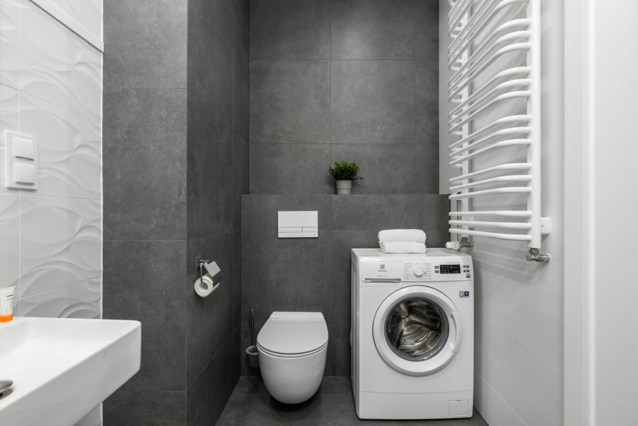 Apartament Black & White Mostowa By Renters Poznan Ngoại thất bức ảnh