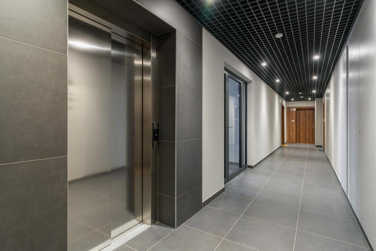 Apartament Black & White Mostowa By Renters Poznan Ngoại thất bức ảnh